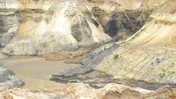 Большой Песчаный Карьер Древние Слои Песка Добываются Промышленных Масштабах Большая — стоковое видео
