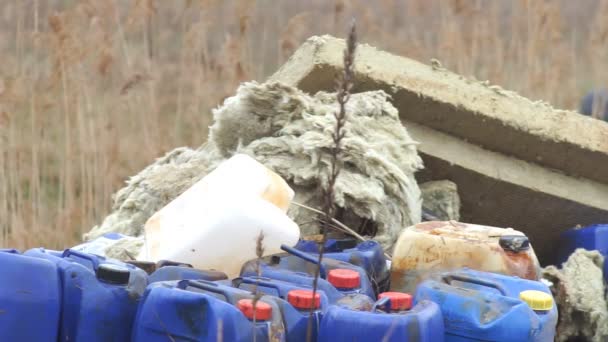 Förorening Miljön Med Plastprodukter Och Avfall Från Den Kemiska Industrin — Stockvideo