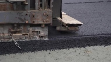 Asfalt kaldırım taşı kullanılarak asfalt yolların inşası