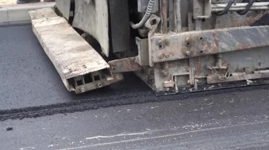 Asfalt kaldırım taşı kullanılarak asfalt yolların inşası