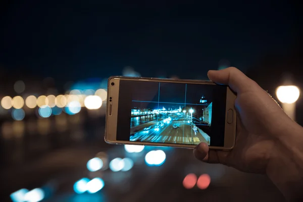 Tir ville de nuit par smartphone — Photo