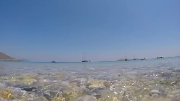 Pláž oblázky - nad mořem — Stock video