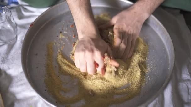 Przygotowanie steki tatarskie A La Turca - turecki przekąska — Wideo stockowe