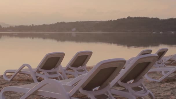 Salida del sol en la playa de arena Pan — Vídeo de stock