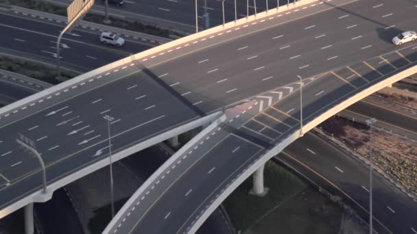 No hay tráfico en la carretera — Vídeo de stock