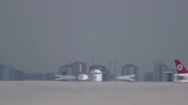 Istanbul Bosphore TURQUIE 25 juin 2010 - Transport de conteneurs — Video