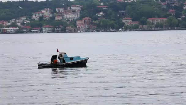 Bósforo de Estambul 25 de junio de 2010 - Pescadores en el Bósforo — Vídeos de Stock