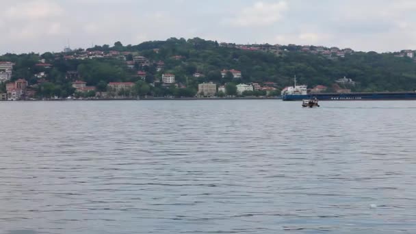 Bosporus Istanboel 25 juni 2010 - Container transport — Stockvideo