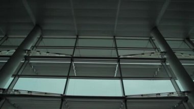 Istanbul - Türkiye'de Atatürk Havalimanı 14 Kasım 2014 - Havaalanı Terminal kapısı