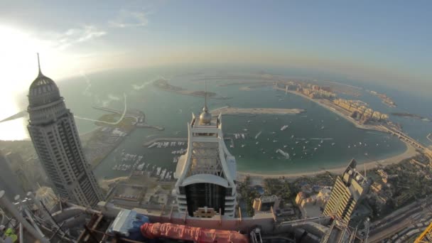 Dłoń widok z dachu w Dubaj - rybie oko. — Wideo stockowe