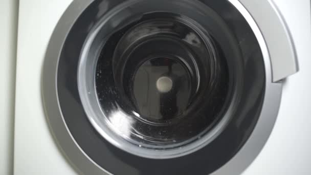 Washing machine washes clothes — Stock Video