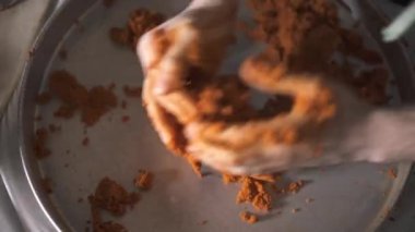 Biftek Tartar A La Turca - Türk meze hazırlanıyor