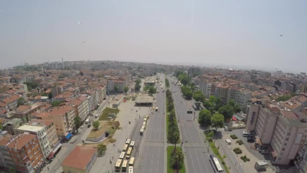 Luchtfoto van het verkeer in de stad — Stockvideo