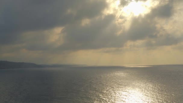 Hermoso atardecer en el mar — Vídeo de stock