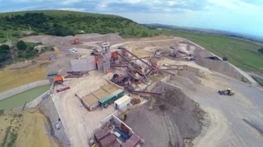 İşleme (Açılışta asfaltlama) pit - taş ocağı zemin döşemeleri için kum havadan görünümü