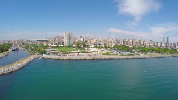 Aerial Shot City desde el lado del mar — Vídeos de Stock