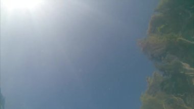 Genç kadın - yüzme havuzunda Yüzme sualtı