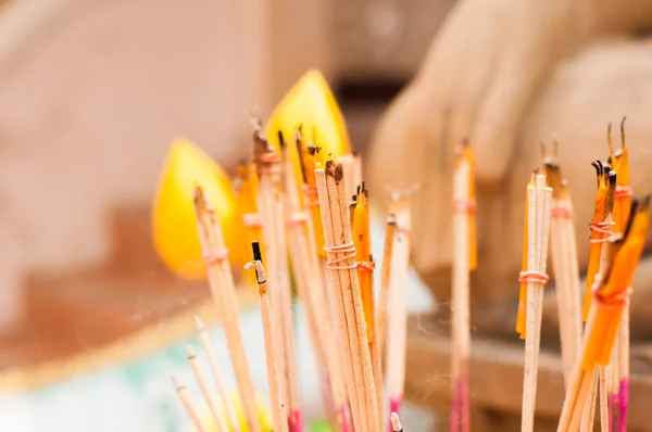 Tütsü tapınağında ibadet için