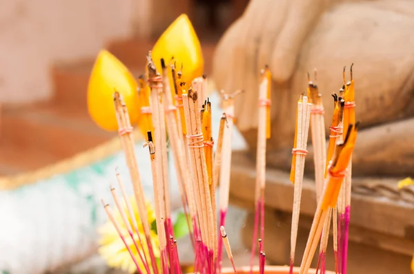 Tütsü tapınağında ibadet için