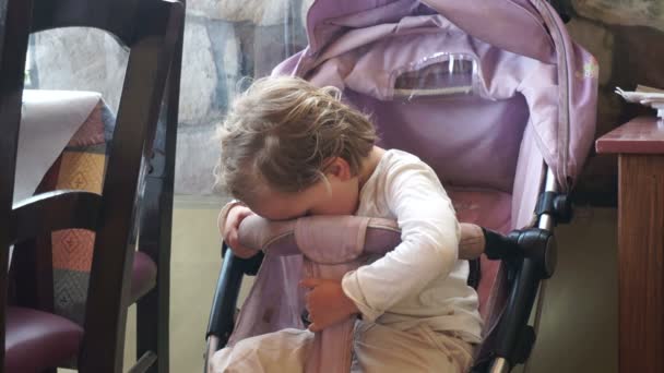Mignon Petit Enfant Assis Dans La Voiture De Bebe Tres Fatigue Et Veut Dormir Video Serperm73 Gmail Com C Mignon Petit Enfant Assis Dans La Voiture De Bebe Tres Fatigue Et Veut Dormir Video Serperm73 Gmail Com C