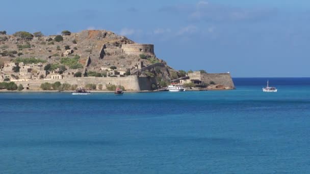Дивовижні видом на острів Спіналонга недалеко від Крит, Греція. — стокове відео