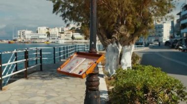 Yalnız menü ooposite deniz Restoran.