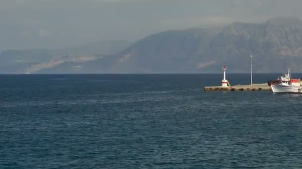 Uitzicht van vuurtoren en zee. — Stockvideo