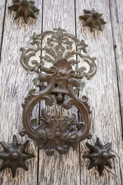 Kapı tokmağı Ejder şeklinde