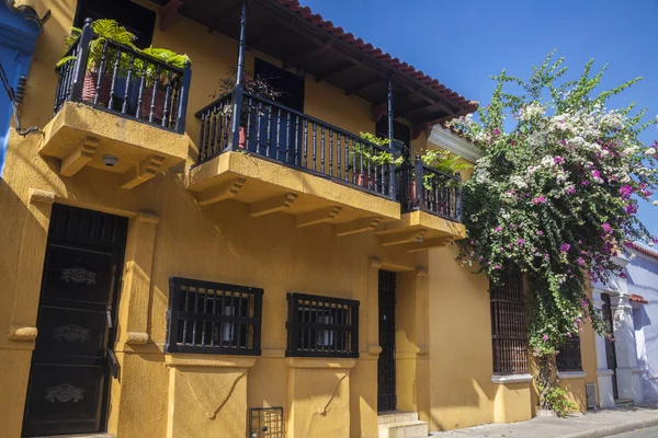 Facciata di una casa a Cartagena de Indias — Foto Stock