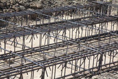 Bir temel yapmak demir çerçeve
