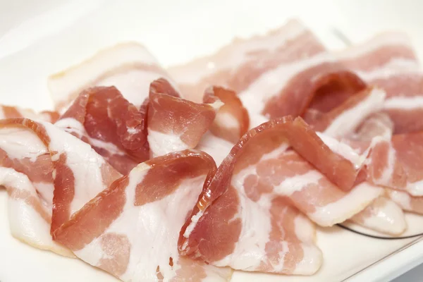 Tranches de bacon de porc cru — Photo