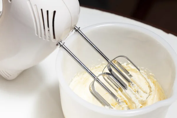 Hand mixer and bowl