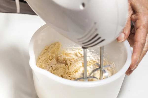 Förbereda cookies degen — Stockfoto