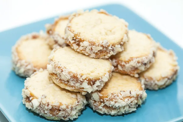 カラメル ミルクとナッツのクッキー — ストック写真
