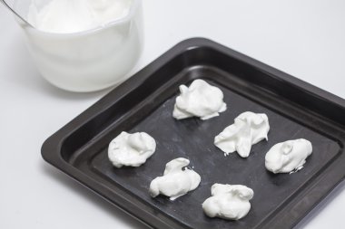 Meringues - fırın tepsisine özen 