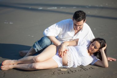 Sahilde bekleyen onların bebek - 28 hafta çift