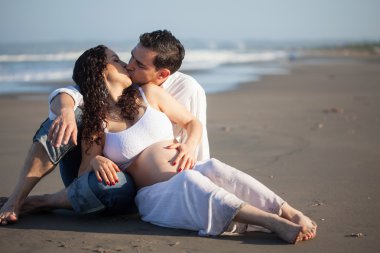 Sahilde bekleyen onların bebek - 28 hafta çift