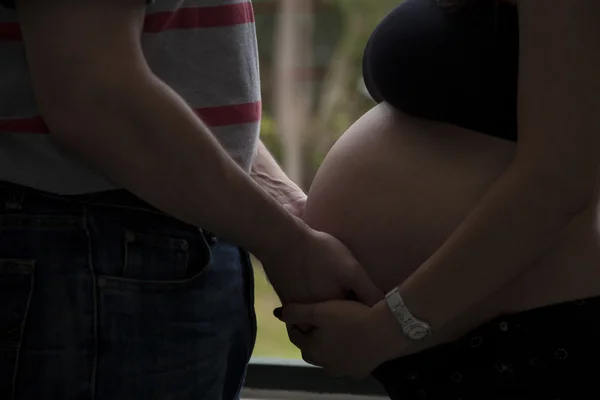 Casal esperando por seu bebê 38 semanas — Fotografia de Stock