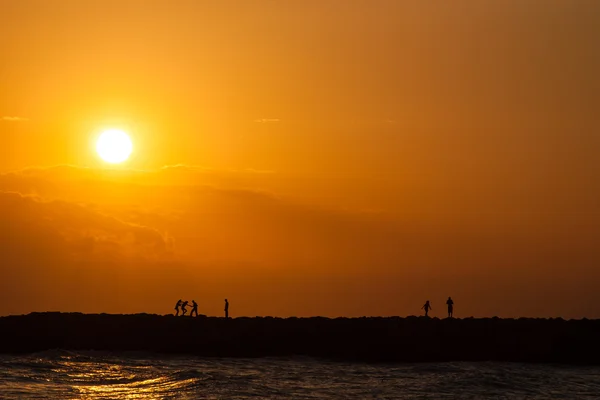 Belo pôr do sol ao lado do mar — Fotografia de Stock