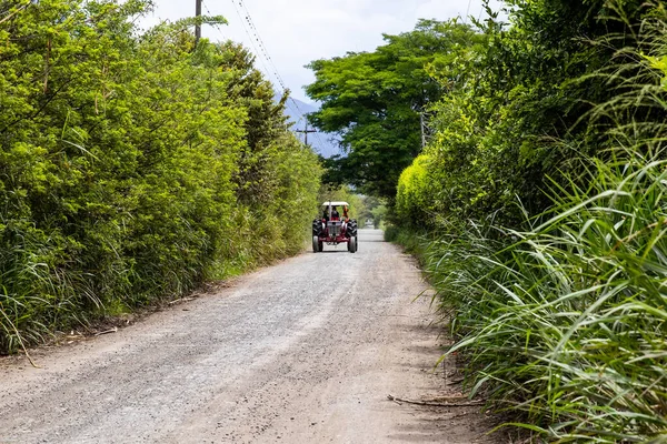 Tractor Camino Rural Sin Pavimentar Cerrito Región Del Valle Del — Foto de Stock
