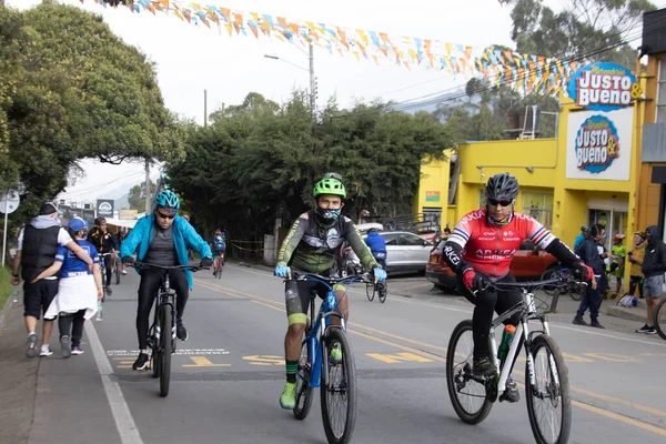 Calera Colombia Oktober 2020 Grupp Amatörcyklister Anländer Till Den Välkända — Stockfoto