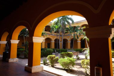 Mompox, Kolombiya - 23 Ocak 2024. San Carlos Tarihi Sarayı, bugün Santa Cruz de Mompox belediye başkanlığı binasının işletildiği 1600 yılında inşa edildi..