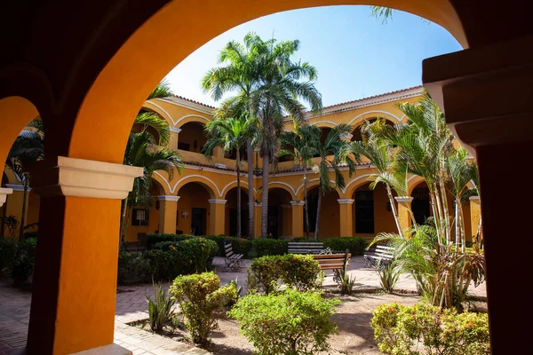 Mompox, Kolombiya - 23 Ocak 2024. San Carlos Tarihi Sarayı, bugün Santa Cruz de Mompox belediye başkanlığı binasının işletildiği 1600 yılında inşa edildi..