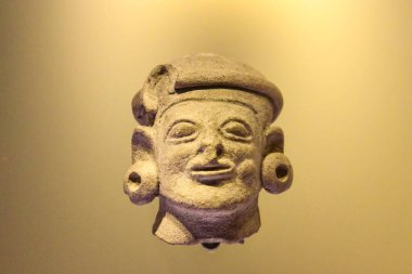 Bogota, Kolombiya - 30 Ocak 2026. Bogota, Kolombiya 'da bulunan bir arkeoloji müzesi olan Altın Müzesi' nin antropomorfik heykel başkanı..