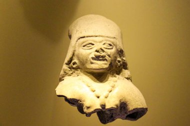 Bogota, Kolombiya - 30 Ocak 2026. Bogota, Kolombiya 'da bulunan bir arkeoloji müzesi olan Altın Müzesi' nin antropomorfik heykel başkanı..