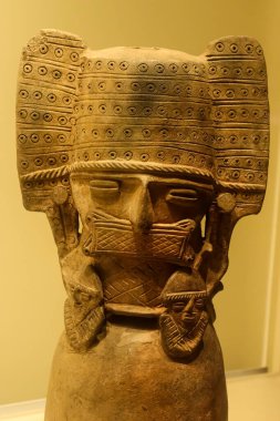 Bogota, Kolombiya - 30 Ocak 2026. Bogota, Kolombiya 'da bulunan bir arkeoloji müzesi olan Altın Müzesi' nde antropomorfik heykel..