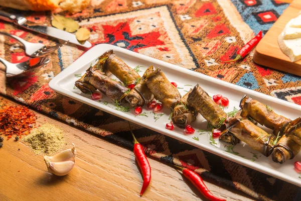 Baharat ile Gürcü soğuk meze patlıcan - Baharatlı rulo