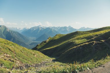 Rusya'nın Kafkasya Arkhyz dağlarında backpacking