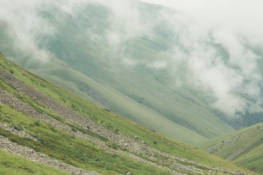 Rusya'nın Kafkasya Arkhyz dağlarında backpacking