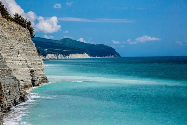 Azul, una hermosa cala en el sur de Rusia en primavera — Foto de Stock